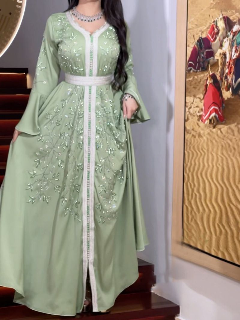 Robe caftan en dentelle vert moyen-oriental avec strass