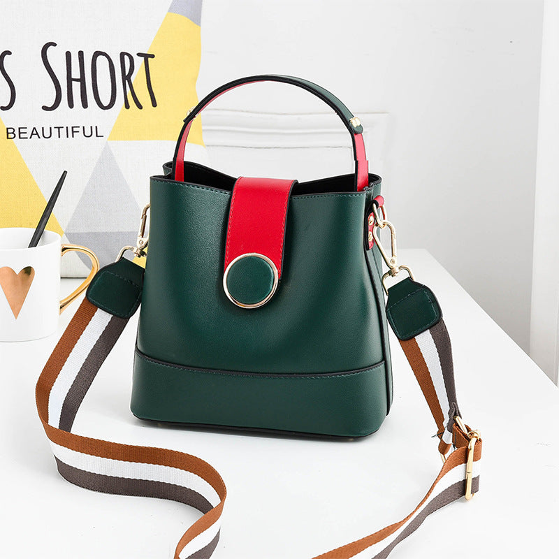Sac seau femme en PU à bandoulière large et poignée souple