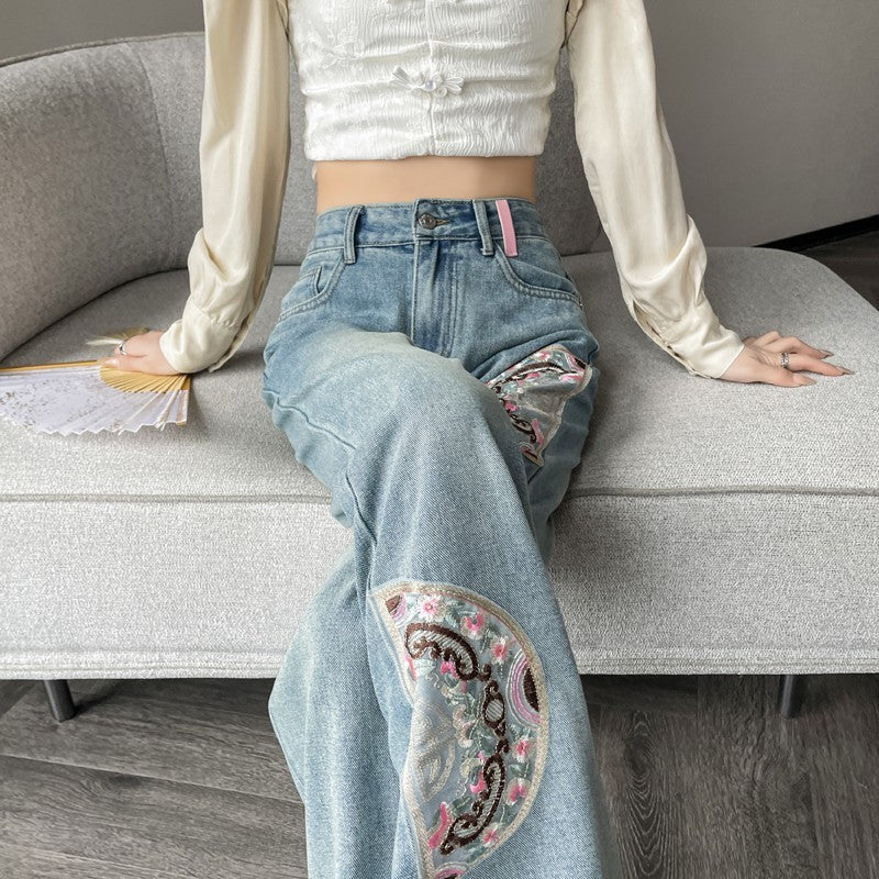 Jean droit taille haute bleu glacier avec broderie