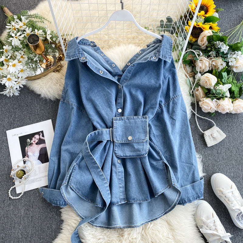 Cardigan en jean, haut dos nu et chemise à nouer à la taille, noir et bleu