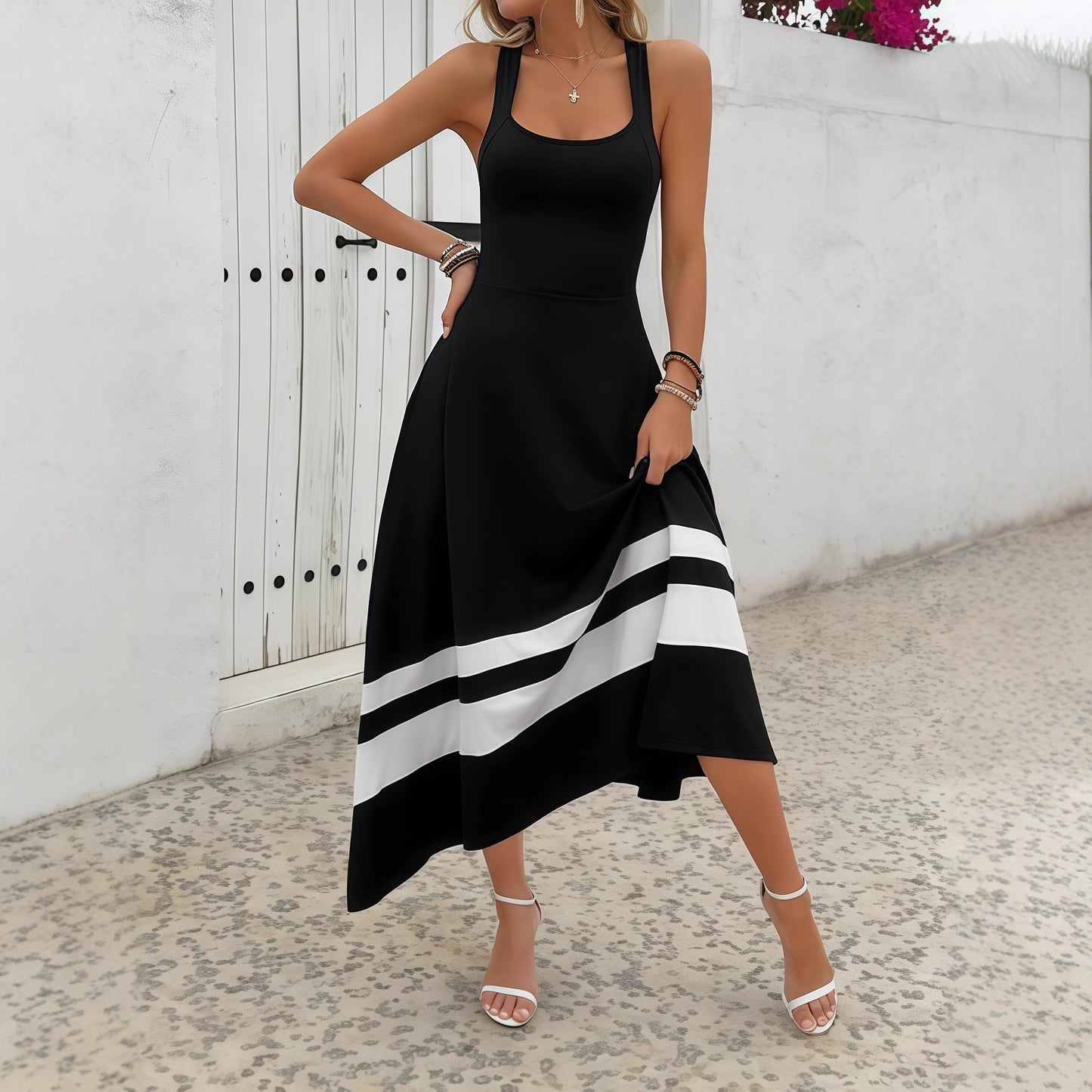 Robe longue noire et blanche à dos croisé