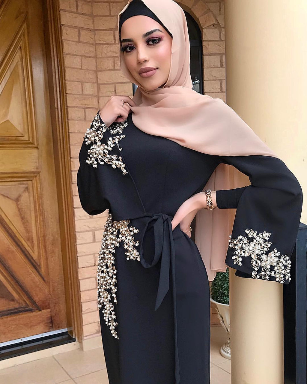 Robe longue musulmane brodée en mélange de coton avec manches trompette