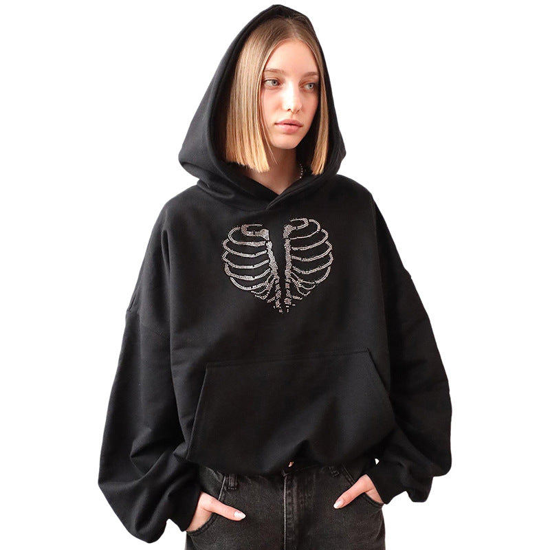 Pull à capuche ample avec strass motif squelette