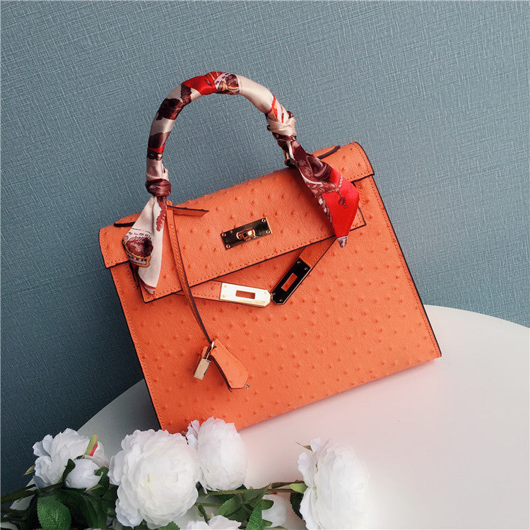 All-match texture messenger bag
