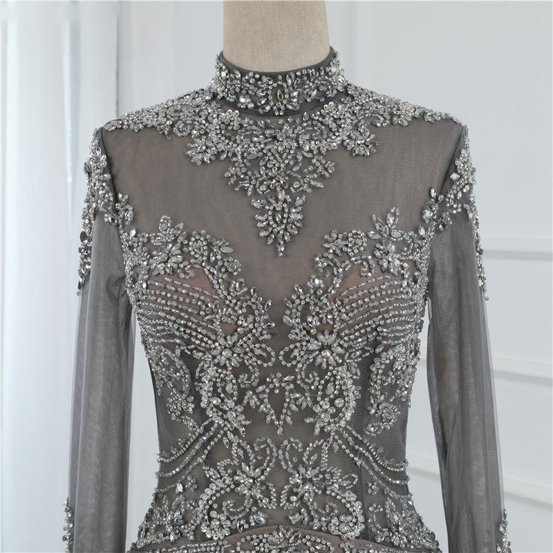 Robe longue moulante à col montant, taille haute et coupe sirène avec fermeture éclair