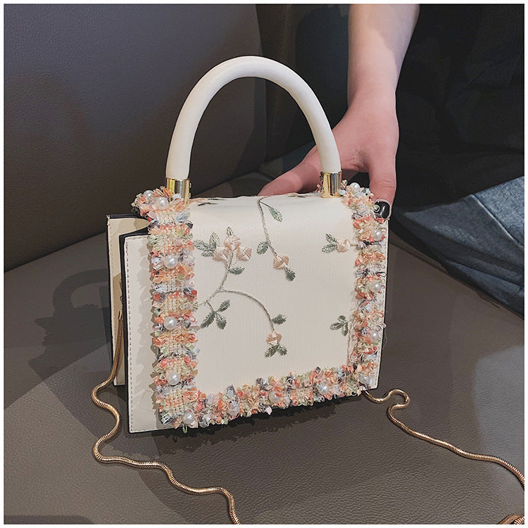 Single shoulder straddle portable small square bag