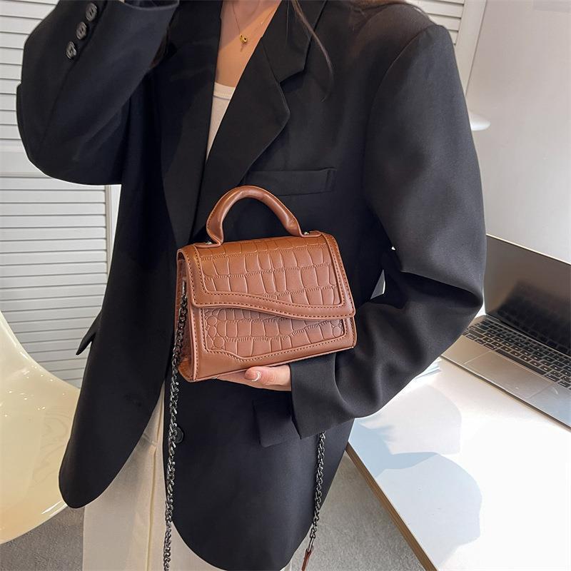 Retro Niche Women’s Crocodile Pattern Clamshell Bag
