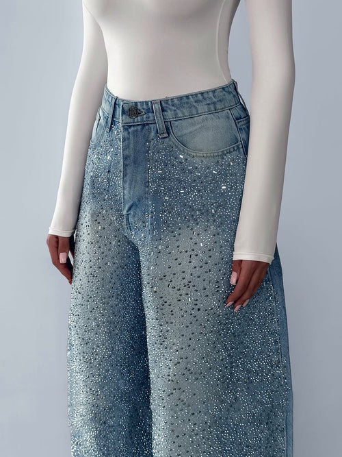 Jean en jean vintage orné de strass irréguliers
