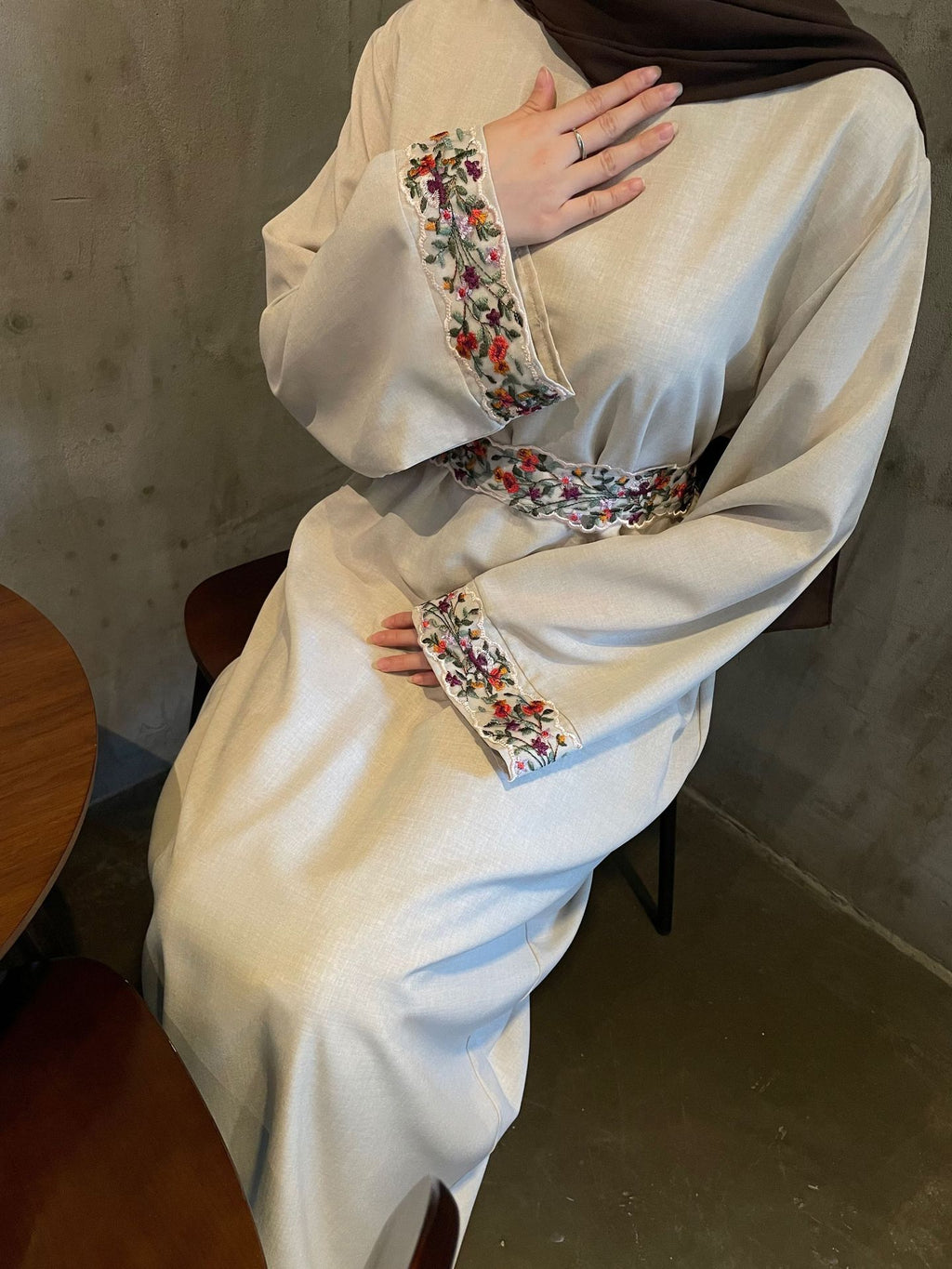 Robe musulmane brodée à manches longues en polyester abricot