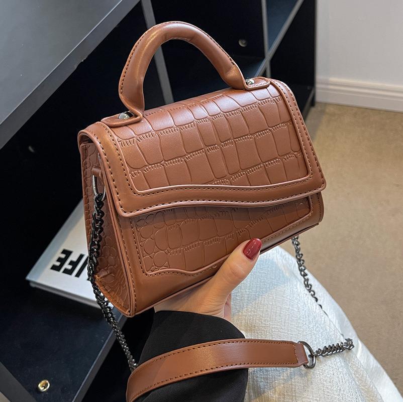 Retro Niche Women’s Crocodile Pattern Clamshell Bag