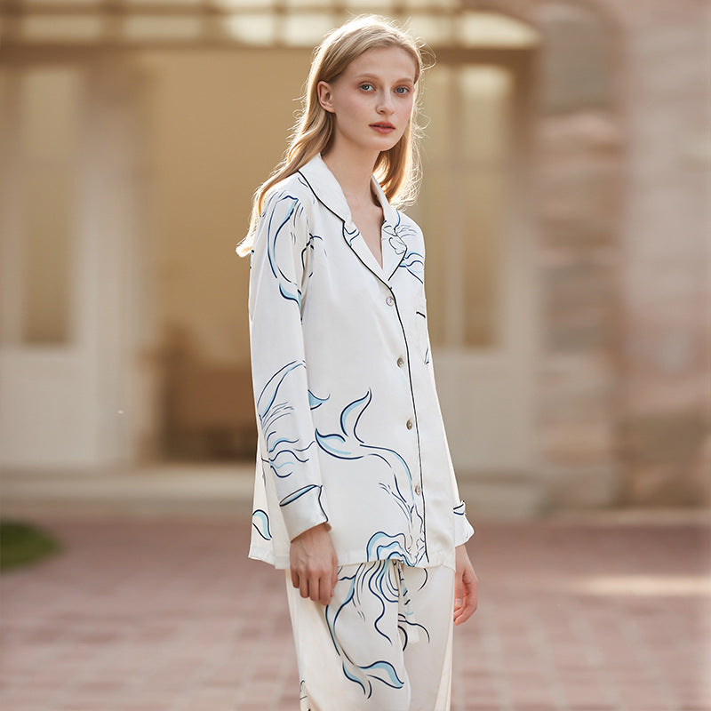 Pyjama en soie glacée imprimée, style français senior, idéal pour les vêtements d'extérieur.