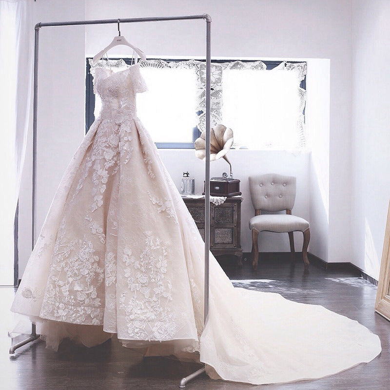 Robe de mariée asymétrique en satin épais en fibre de polyester