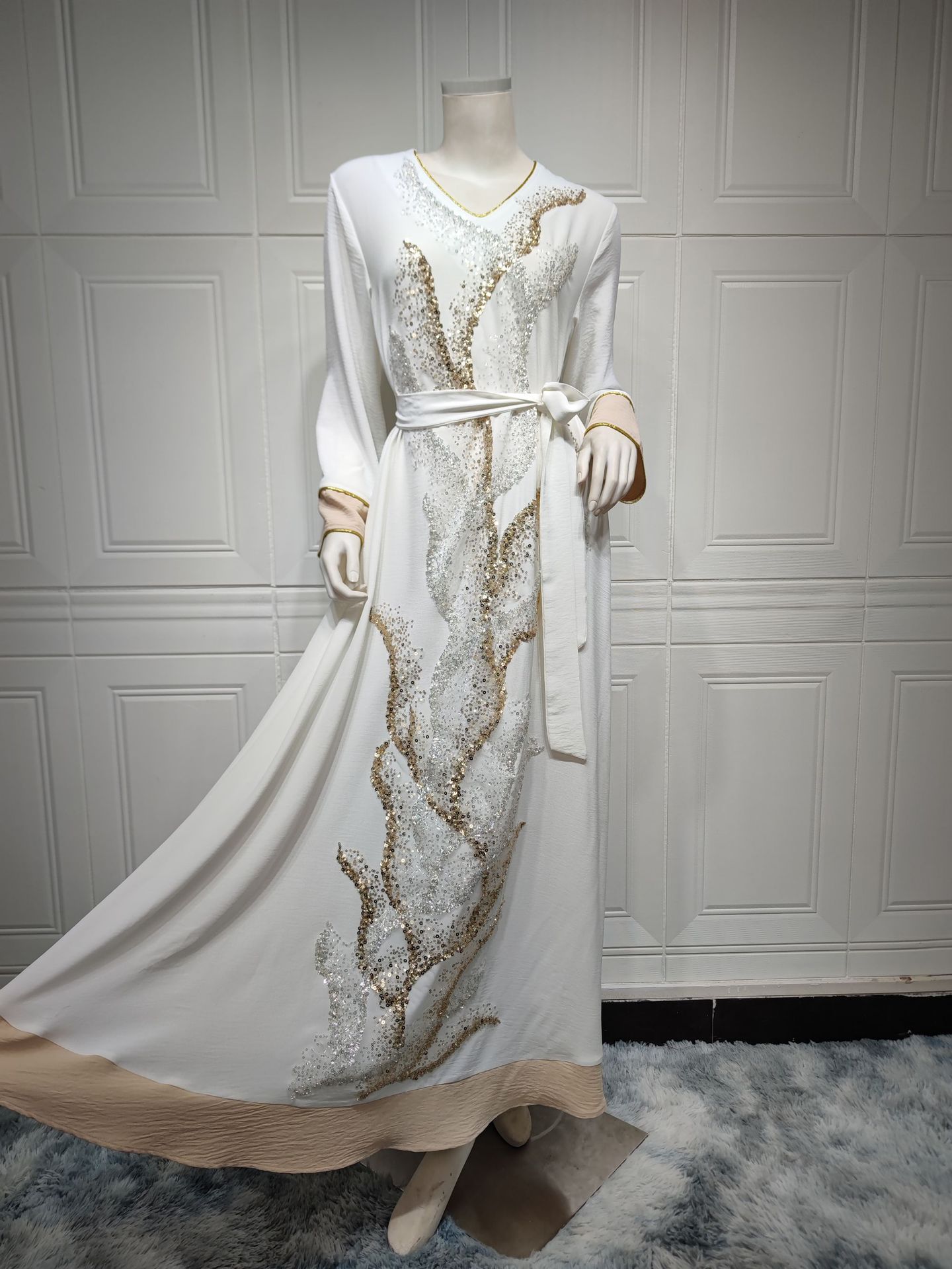 Robe musulmane brodée de sequins