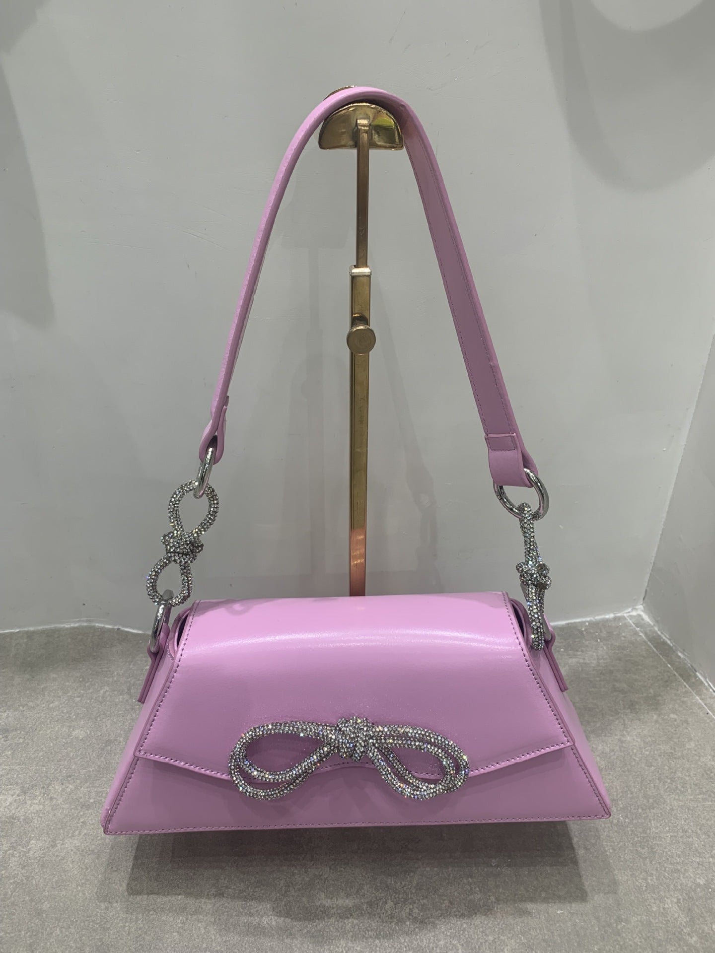 Leather Luxury Bow Buckle Shoulder Bag with Flip Design