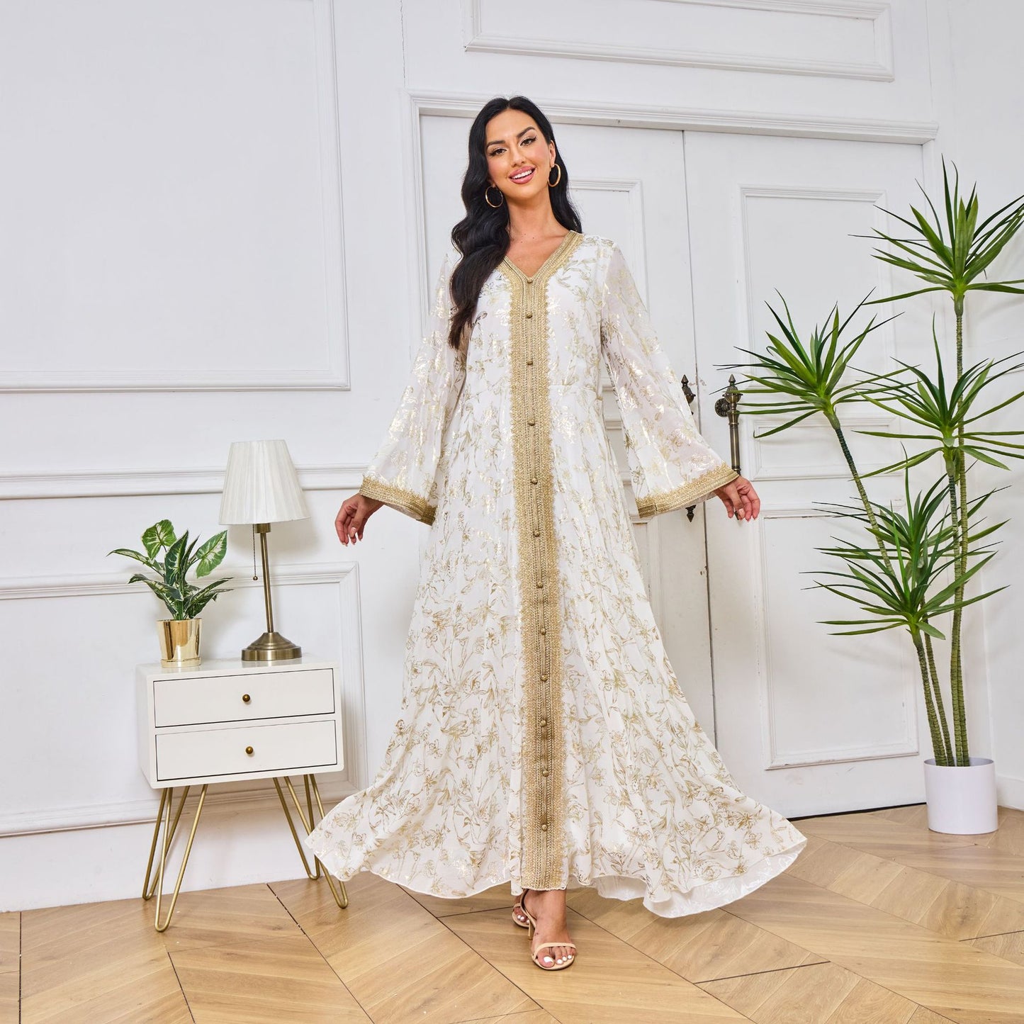 Robe de soirée arabe à bas ornée de fleurs et de bronzer