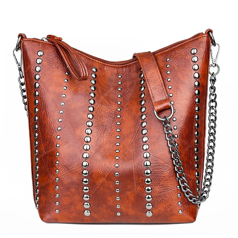 Sac bandoulière souple en cuir clouté grande capacité