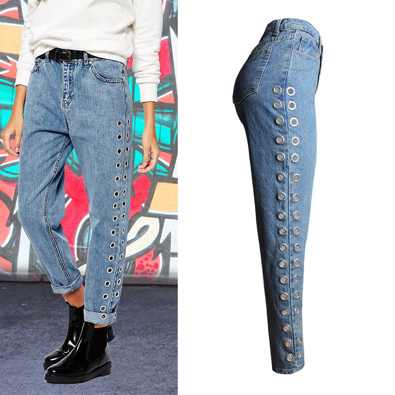 Jean taille haute ample en coton bleu avec rivets et découpes métalliques pour femme