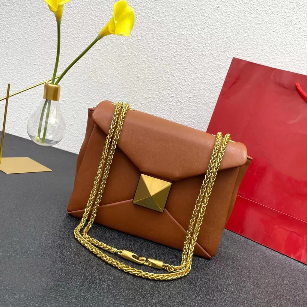 Women's Retro Large Rivet Chain Clamshell Bag 22x17x9cm