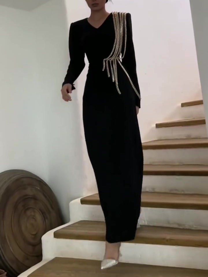 فستان نسائي عربي طويل الأكمام بتصميم ماكسي مزين بسلسلة