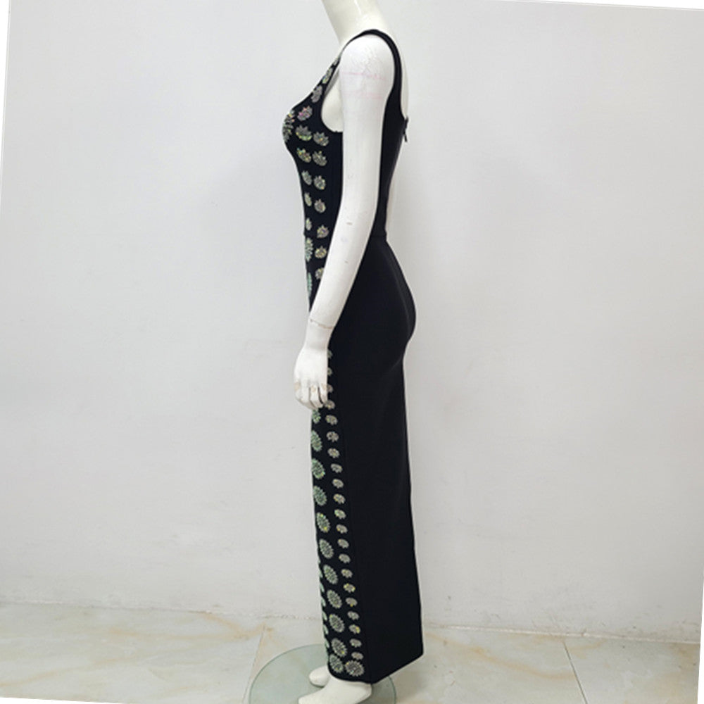 Robe de soirée moulante sans manches noire avec strass et col en U