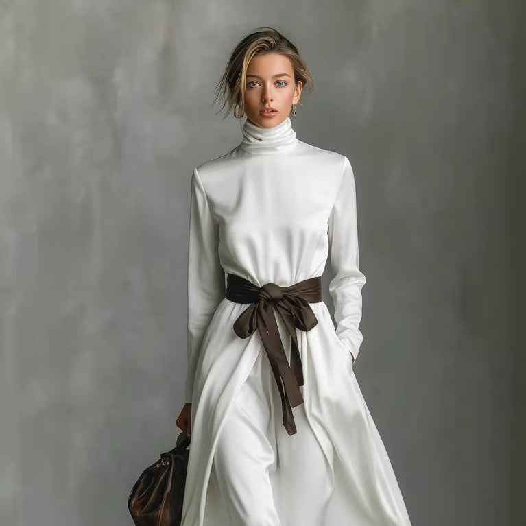 Robe mi-longue à manches longues avec ceinture contrastante