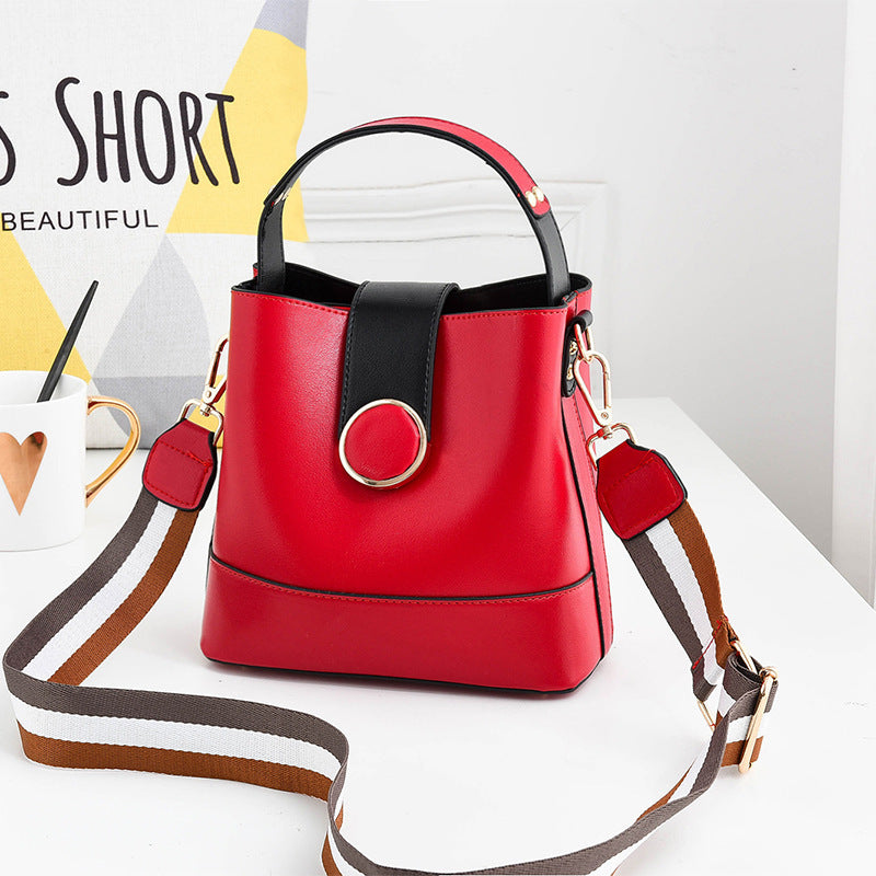 Sac seau femme en PU à bandoulière large et poignée souple