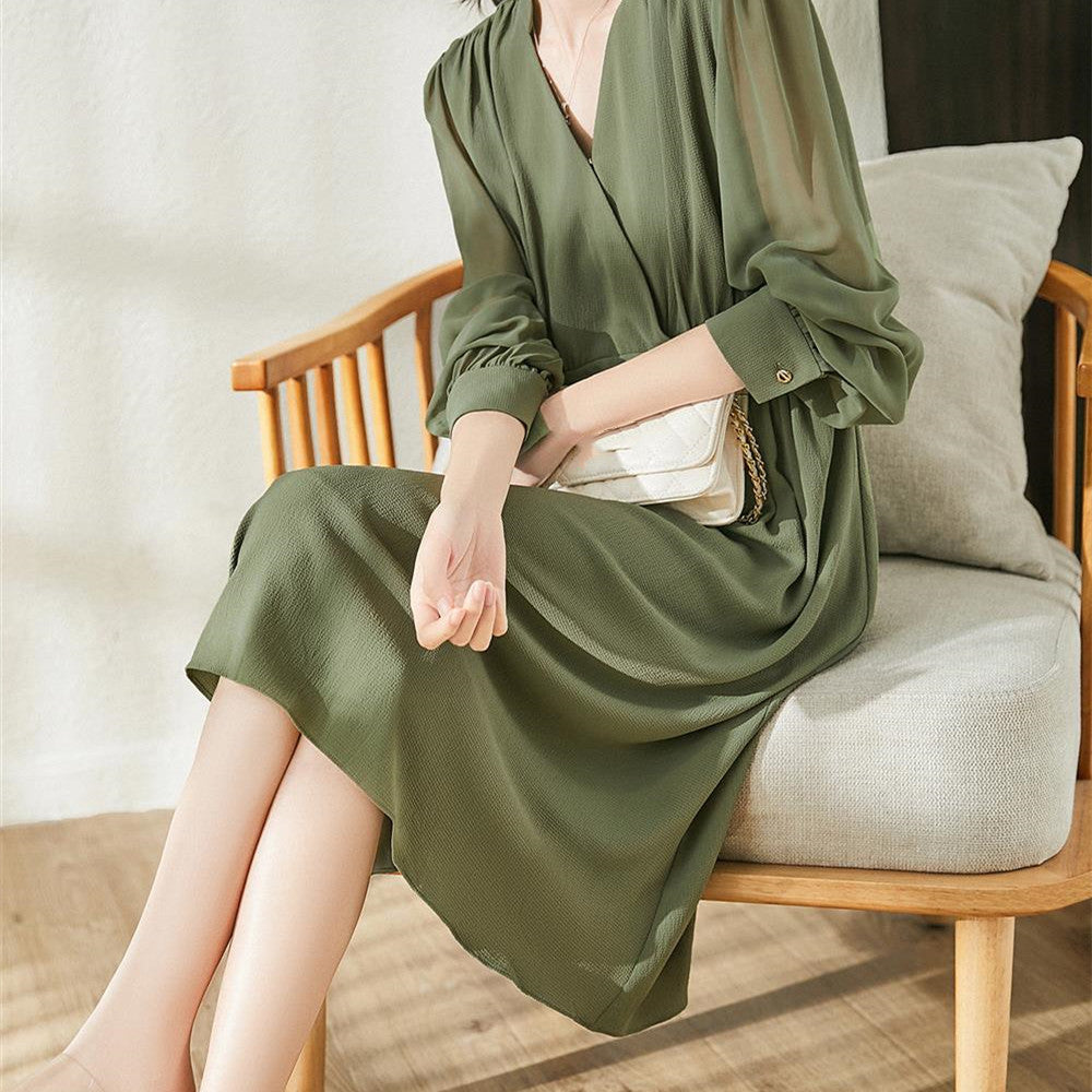Robe bulle plissée en mousseline verte avec taille plissée et manches longues pour les trajets quotidiens au bureau