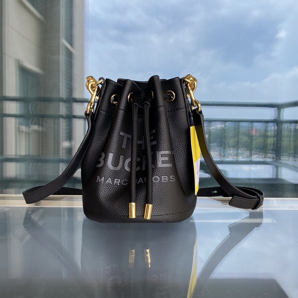 Sac bandoulière en cuir de vachette à cordon de serrage petit sac à main de couleur unie pour femmes