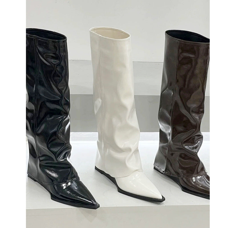 بنطلون ذو كعب إسفين، بوت عالي الساق بمقدمة مدببة، جلد أسود لامع، تصميم فريد ستريت