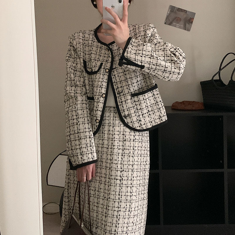 Petit manteau court en tweed à col rond style campagne, tailleur jupe écossaise taille haute