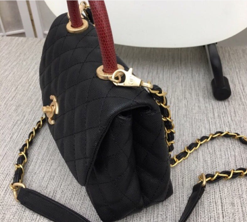 Leather Caviar One-Shoulder Messenger Bag with Diamond Chain & Classic Ball Pattern, Medium 23x14x8cm