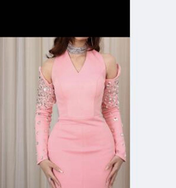Robe ajustée en V pour femmes avec clous en strass