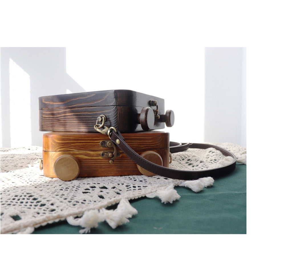 Sac bandoulière rétro chat en bois 20cm marron foncé