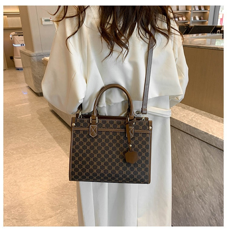 Fashion Chain Shoulder Bag with Large Capacity