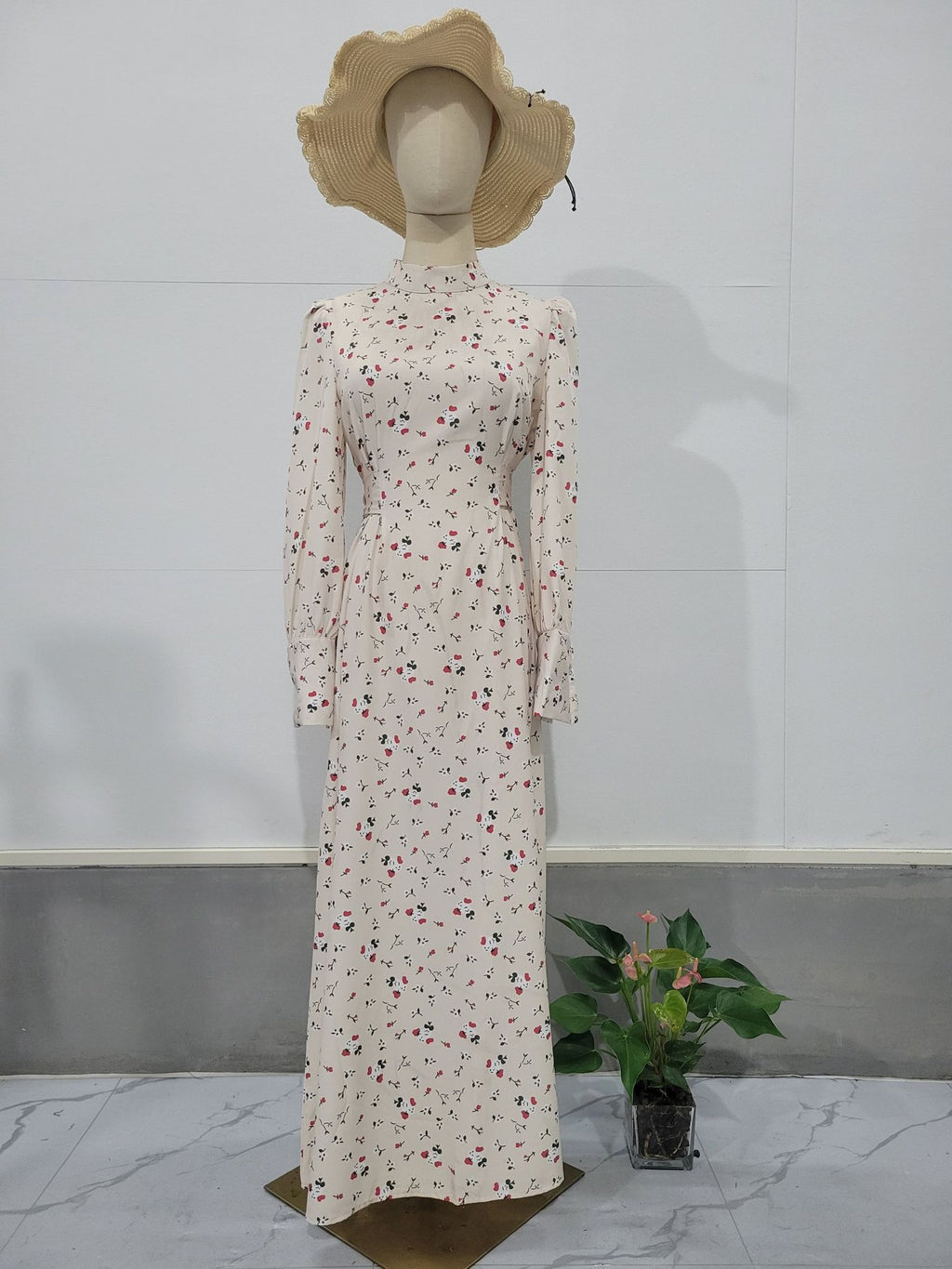 Robe longue ample à fleurs et manches longues avec broderie 3D