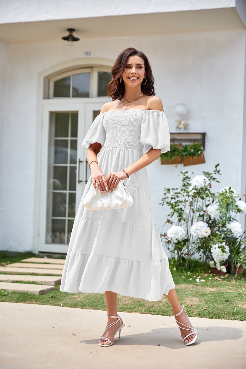 Robe courte plissée à col carré, dos nu et manches bouffantes