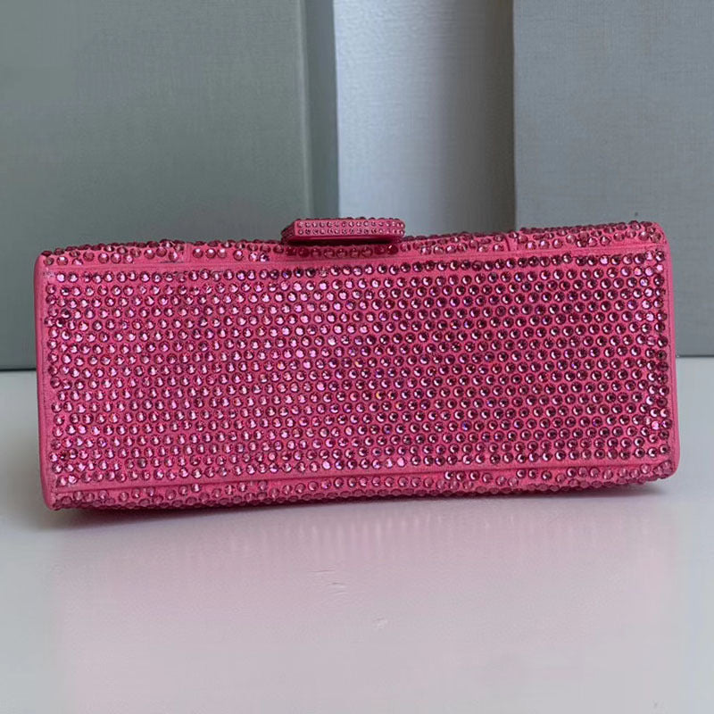 حقيبة هلالية مصنوعة يدوياً من جلد الغنم الأصلي