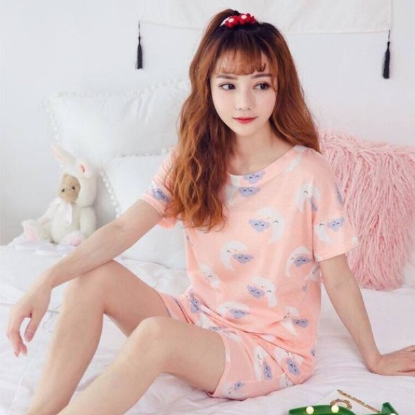 طقم بيجامة نسائي بأكمام قصيرة رفيعة وشورت نوم لطيف