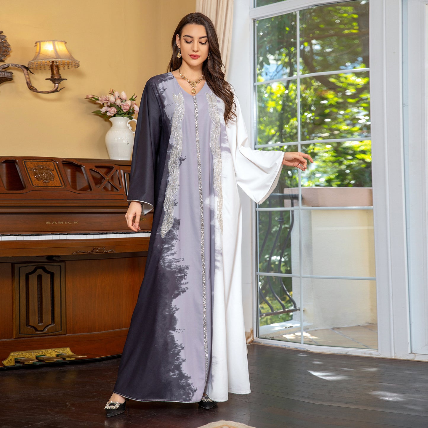 Robe musulmane brodée de perles, tie-dye et strass