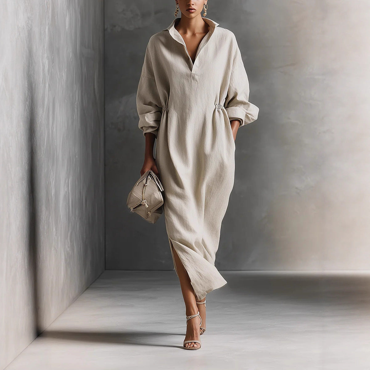 Robe maxi élégante fendue pour femme, blanc cassé, à manches longues et col à revers