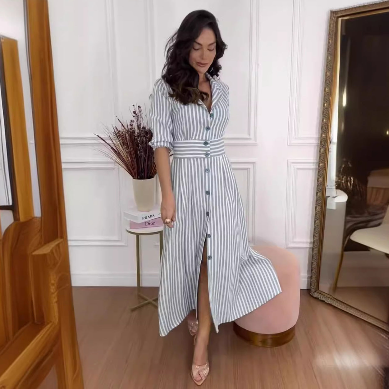 Élégante chemise longue rayée de style européen et américain avec une touche de tempérament