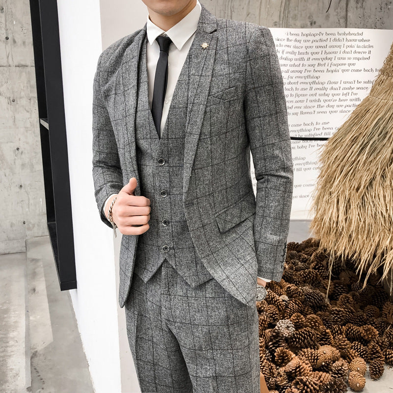 Costume trois pièces à carreaux coupe ajustée pour homme