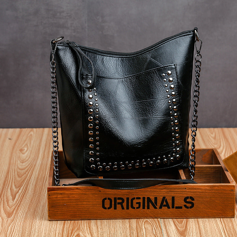 Sac bandoulière souple en cuir clouté grande capacité
