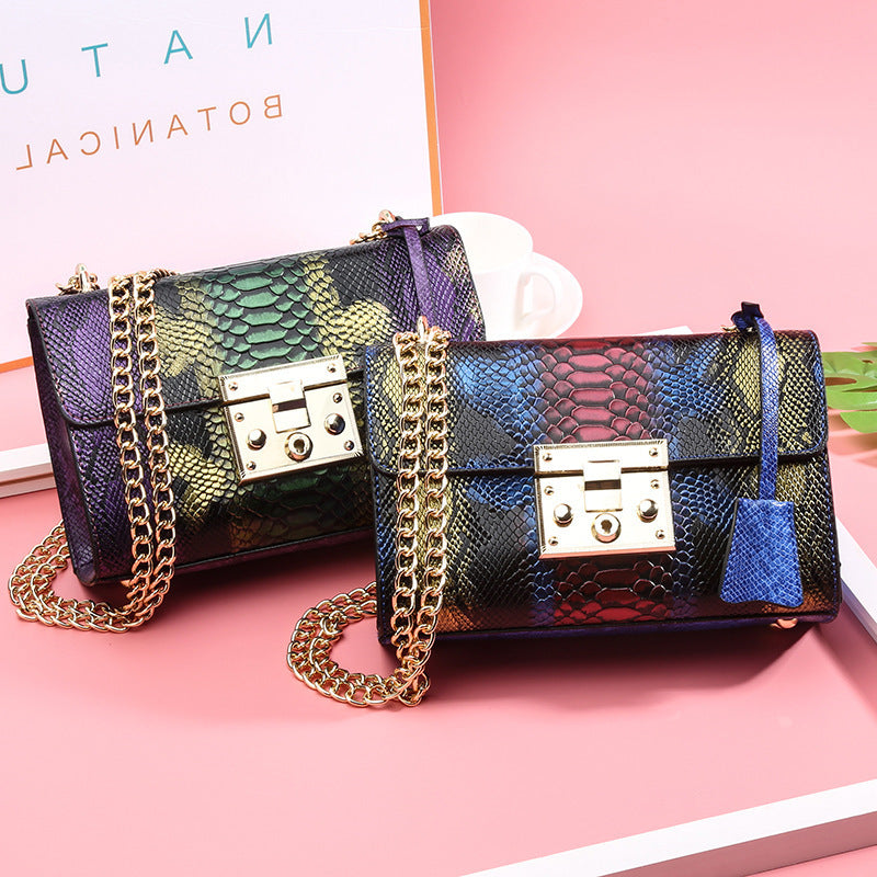 Petit sac carré à chaîne avec motif serpent