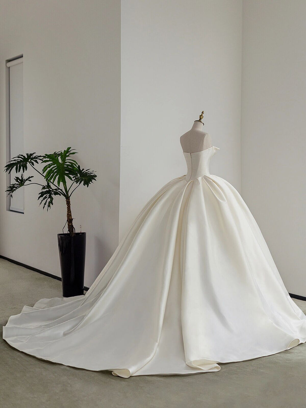 Vintage Satin Tube Top Wedding Bridal Dress with Long Tail