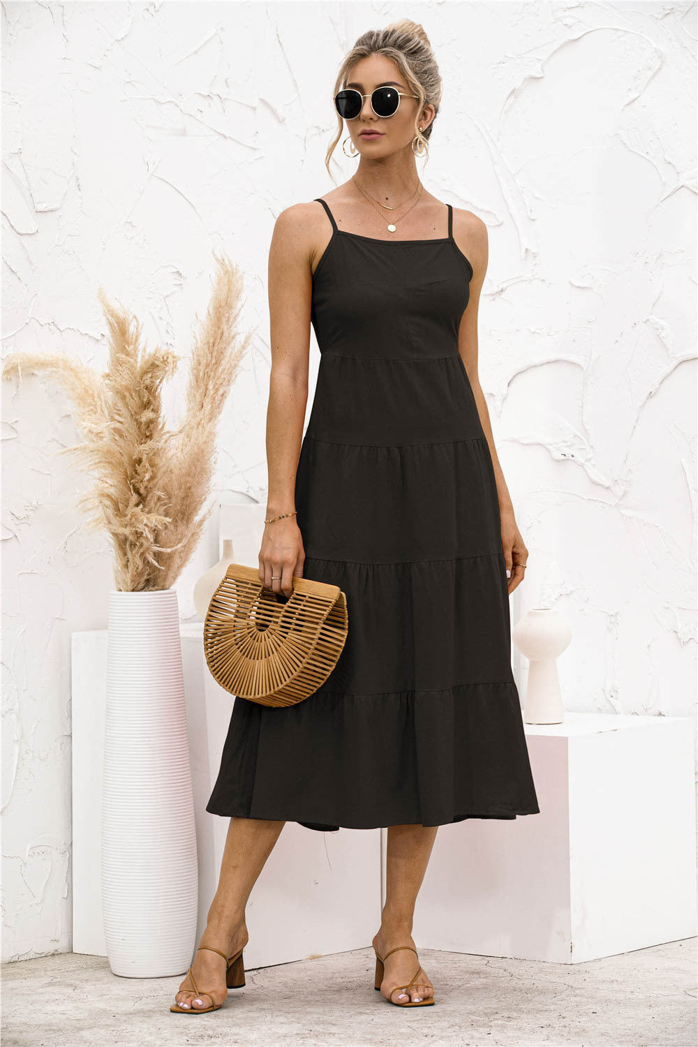 Robe mi-longue pour femme avec col montant, taille haute et jupe à volants