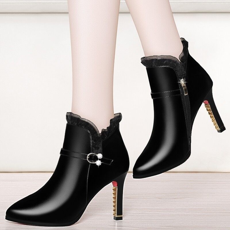 Bottes noires à talons aiguilles et à fermeture éclair latérale pour femme