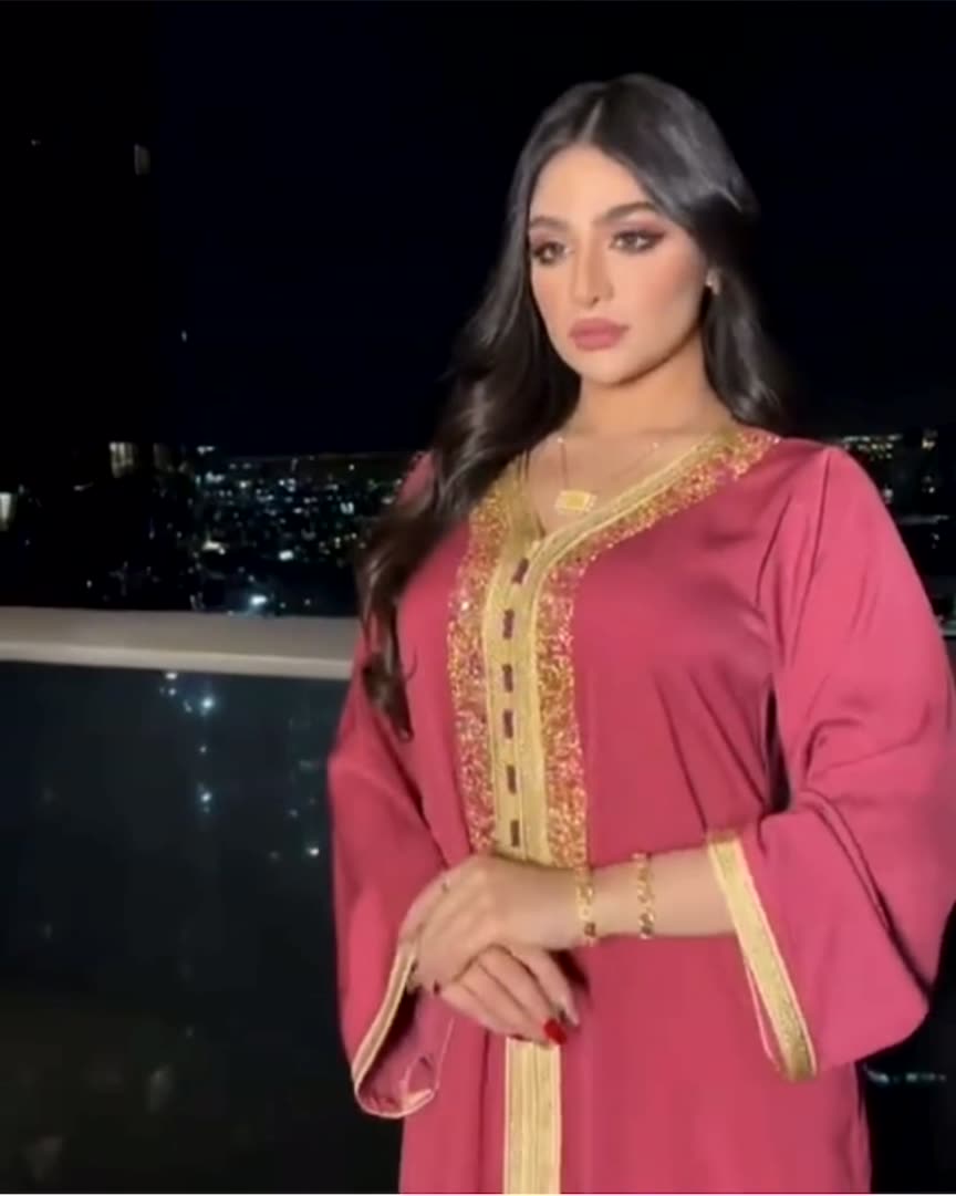 فستان دبي مسلم مع دانتيل وشريط ماسي من المخمل الفرنسي
