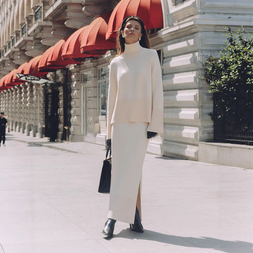 Ensemble pull et jupe fendue à l'allure décontractée