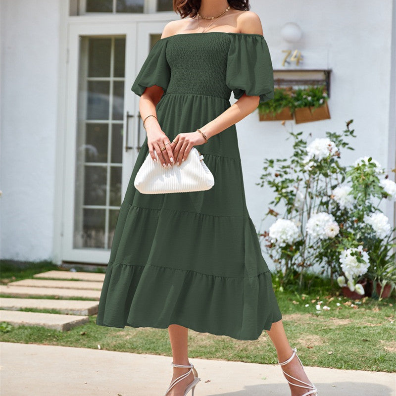 Robe courte plissée à col carré, dos nu et manches bouffantes